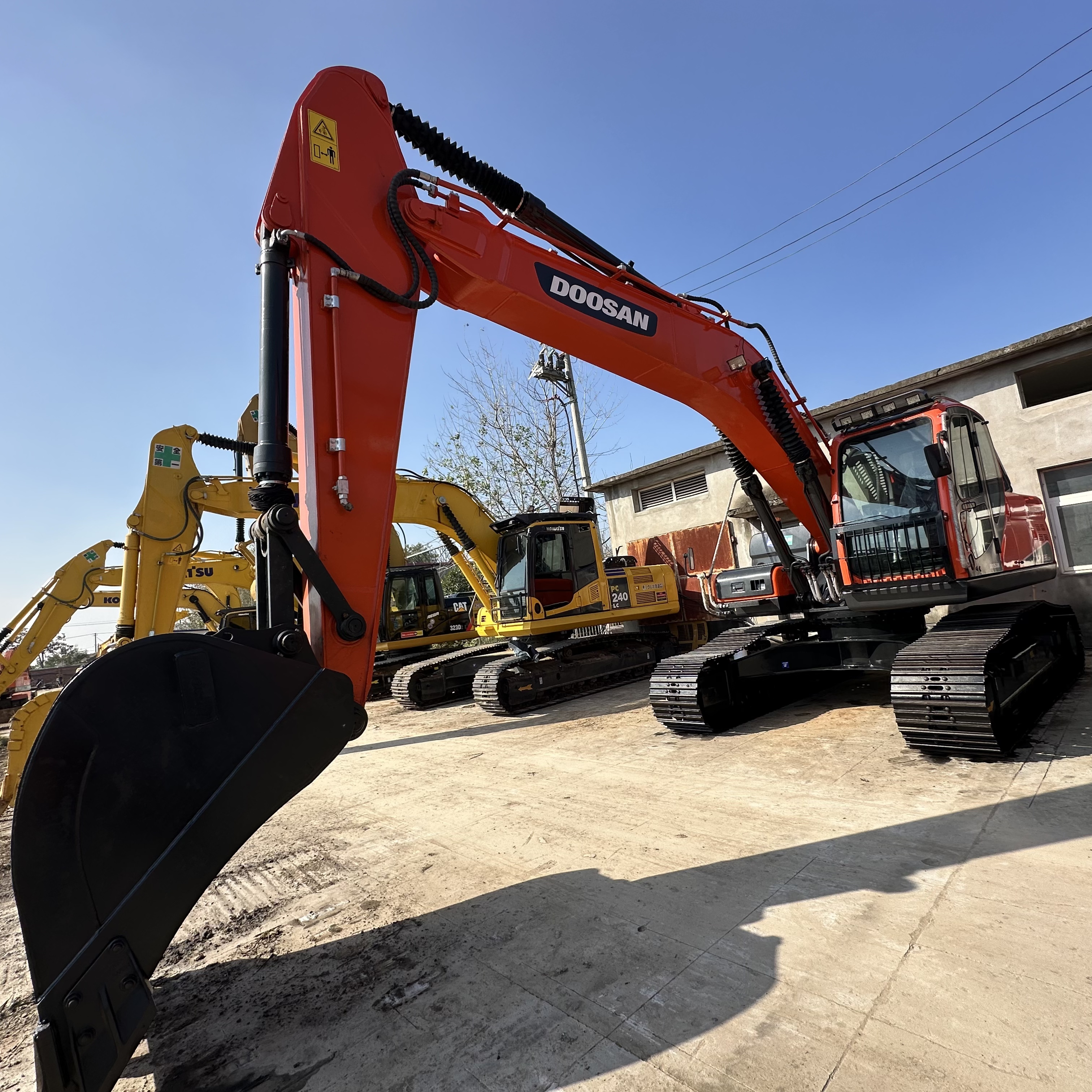 Used Doosan 225LCA  excavator