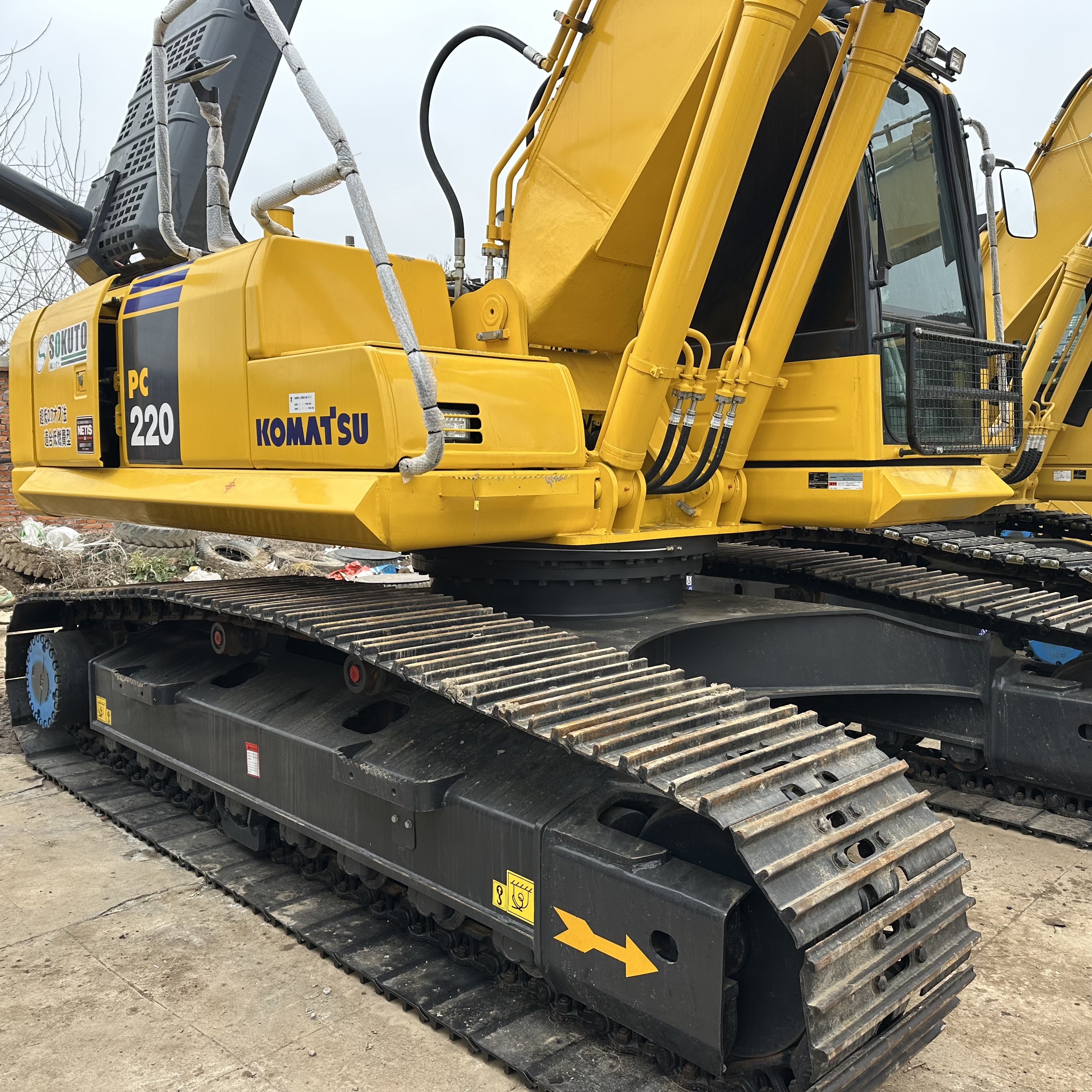 Used komatsu 220-8 excavator